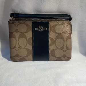 ☀️Black and brown COACH wristlet